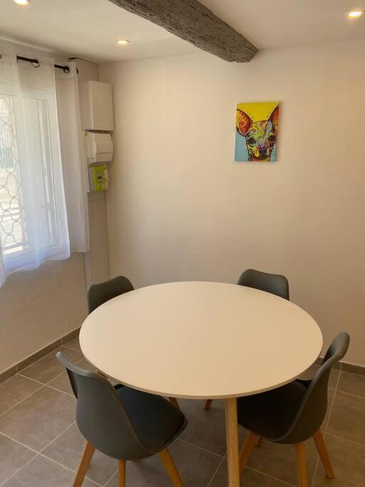Superbe Appartement Climatise Avec Patio Монпелие Екстериор снимка