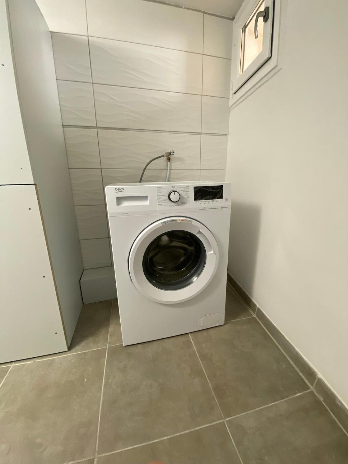 Superbe Appartement Climatise Avec Patio Монпелие Екстериор снимка